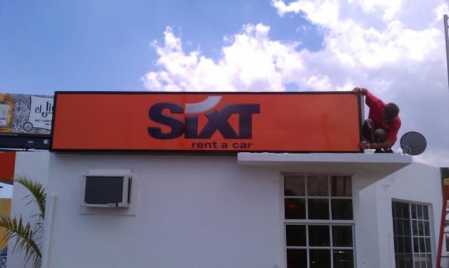 SI004 - Sign Installation