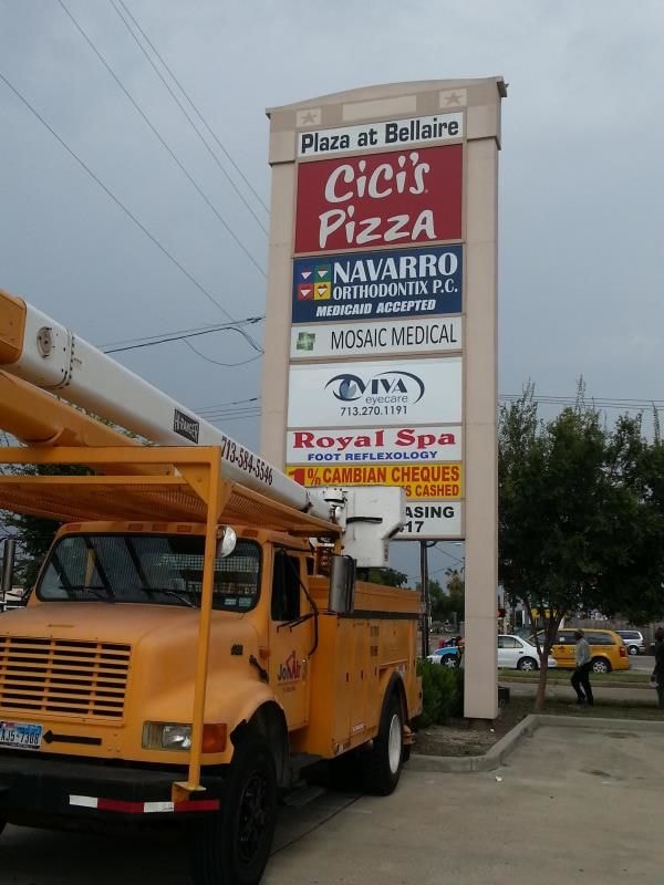 SI006 - Sign Installation