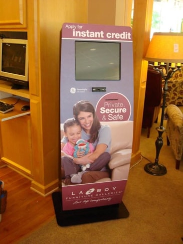 KIO015 - Custom Kiosk for Retail