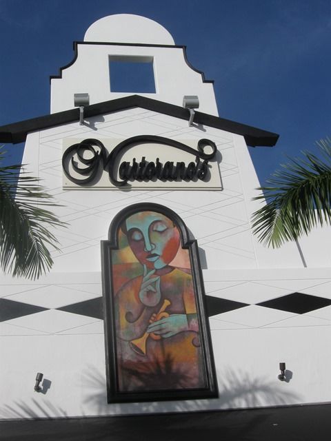 Dimensional Lettering On Restaraunt Front