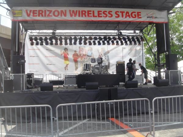 MESH004 - Custom Mesh Banner for Entertainment