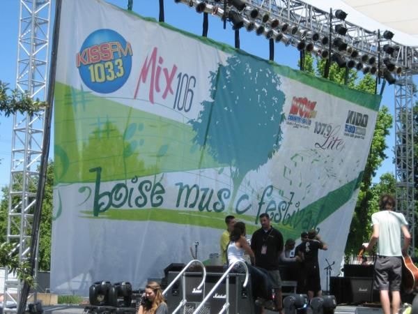 MESH011 - Custom Mesh Banner for Entertainment