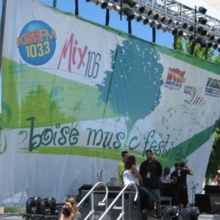 MESH011 - Custom Mesh Banner for Entertainment