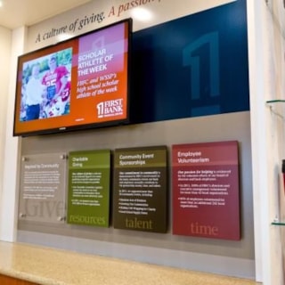 DD021 - Custom Digital Display for Banking & Finance