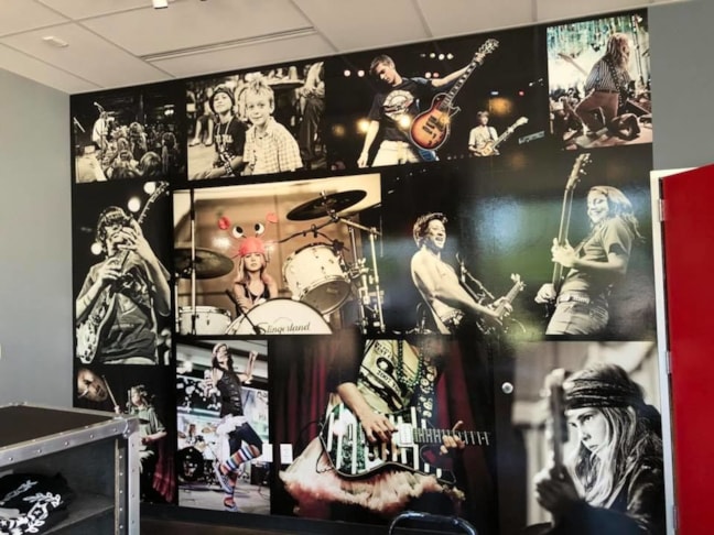 Wall Murals & Graphics