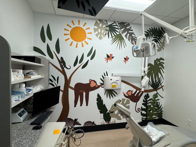 Wall Murals & Graphics