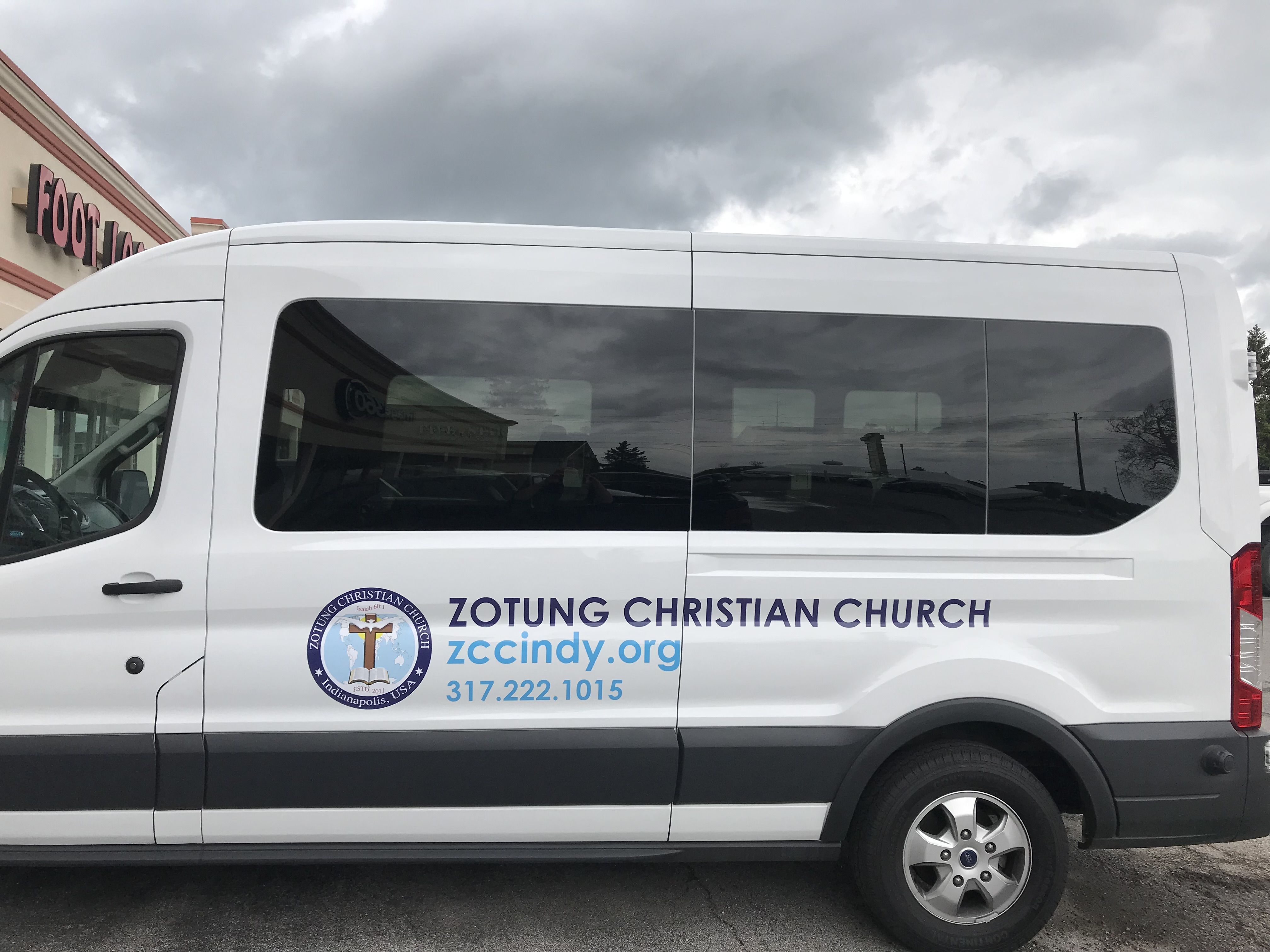 Van Lettering, decal installation 