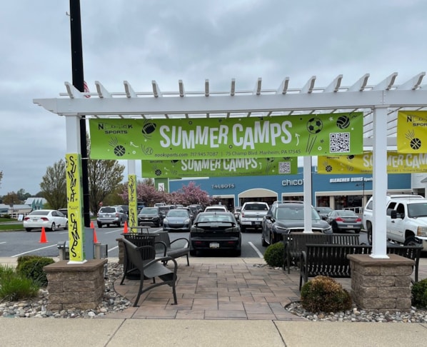 Tanger Pergola_Banners_BollardWraps_150178