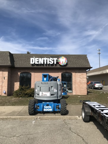 3D Signs & Dimensional Letters & Logos