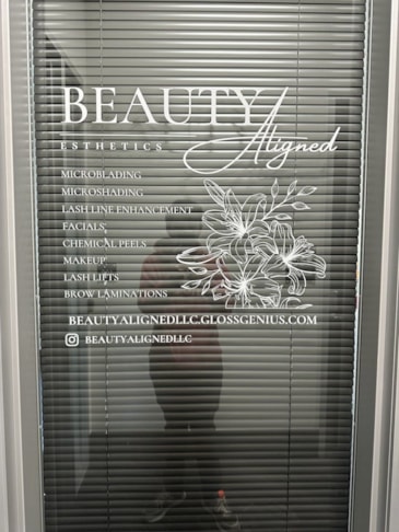 Window Graphics for Beauty Aligned