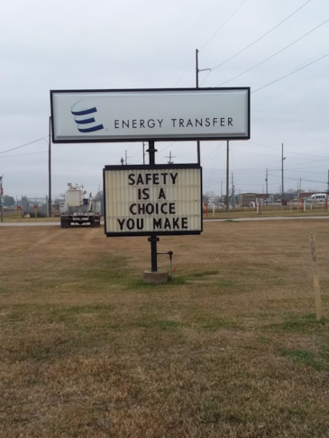 Pylon & Pole Signs | Transportation, Logistics, & Distribution