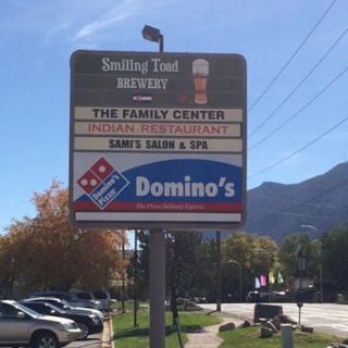 - Image360-Colorado-Springs-CO-Illuminated-Pylon-Signage-Restaurant-Smiling-Toad-Brewery