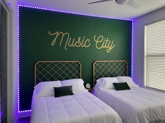 Wall Murals & Graphics