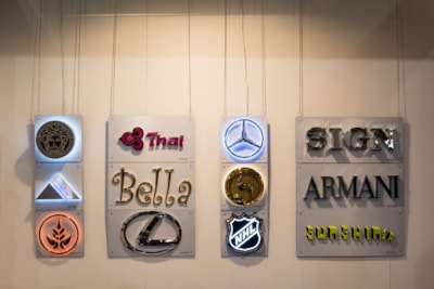 The Clear Advantage: Understanding Acrylic & Plexiglass Signs