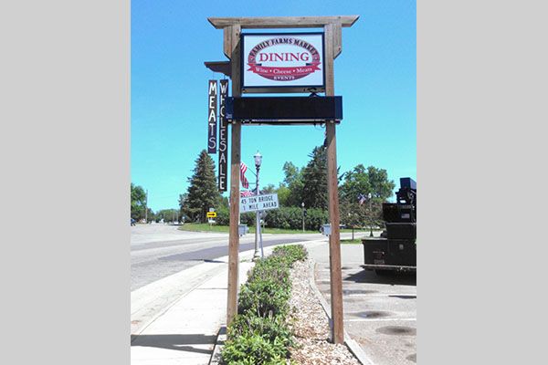  - Image360-EauClaire-PylonSigns-Restaurants