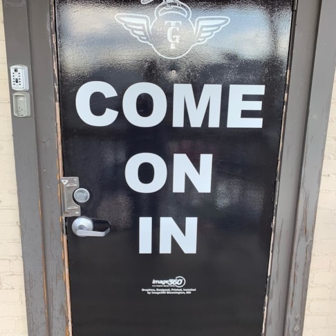 Wall Murals & Graphics