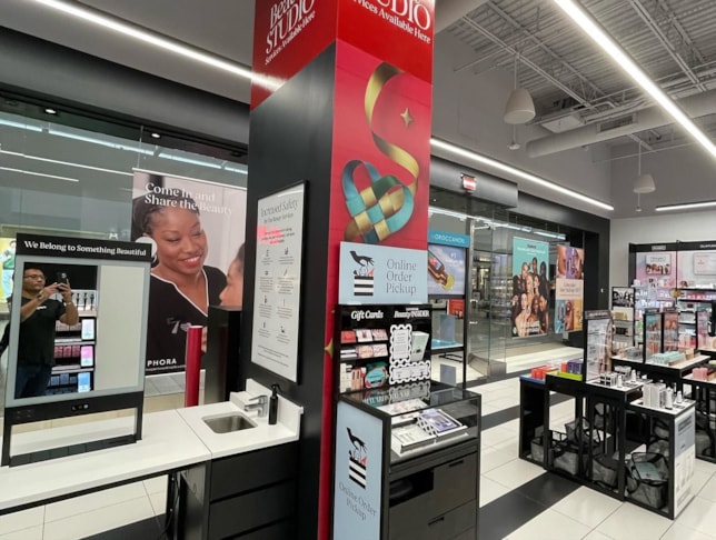 Wall Murals & Graphics