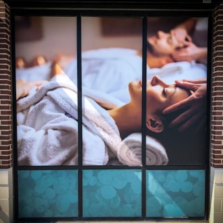 Window Graphics for MassageLuxe in Lee