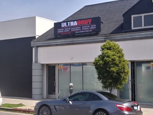 custom banner ultra body fitness hollywood wrap digitally printed storefront.jpg