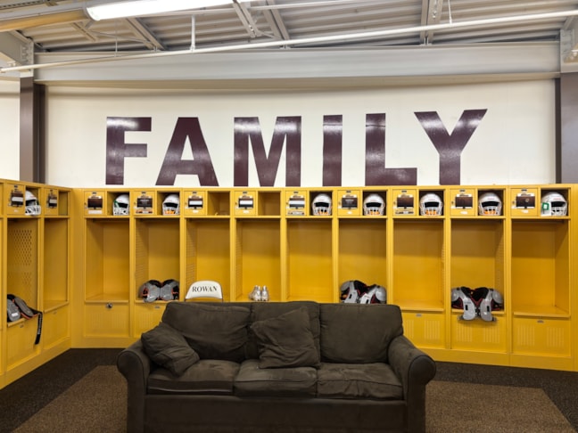 Custom Decals, Wraps & Lettering