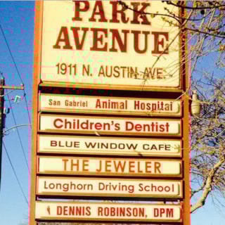 - Image360-Round-rock-illuminated-pylon