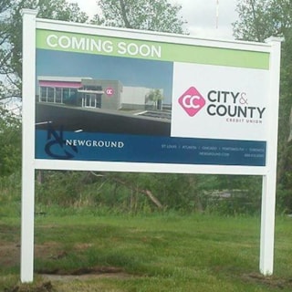 - Image360-Woodbury-Pylon-Sign-Banking