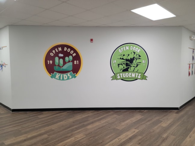 Wall Murals & Graphics