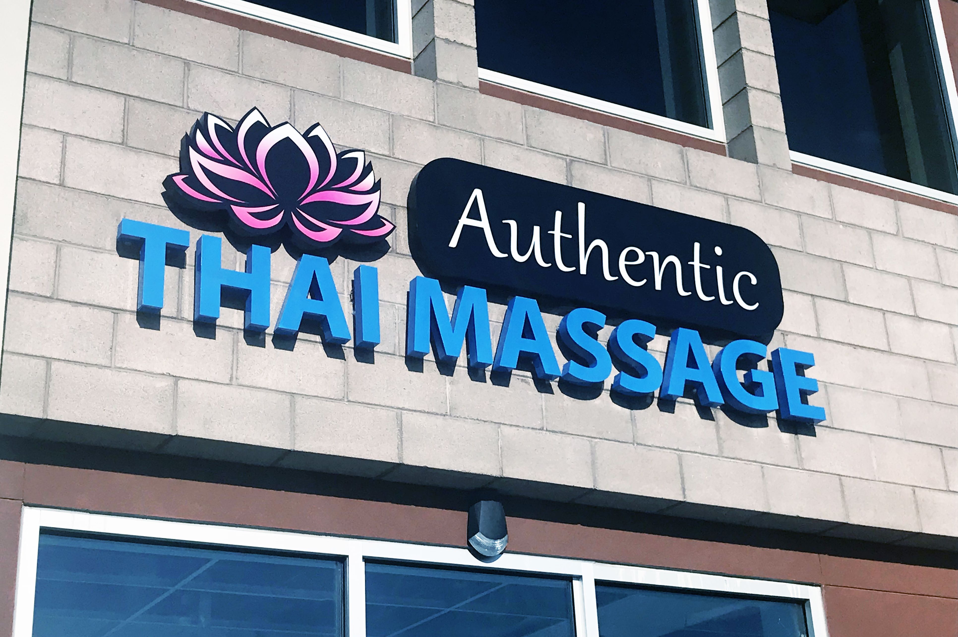 Halo Illuminated Building Sign Authentic Thai Massge