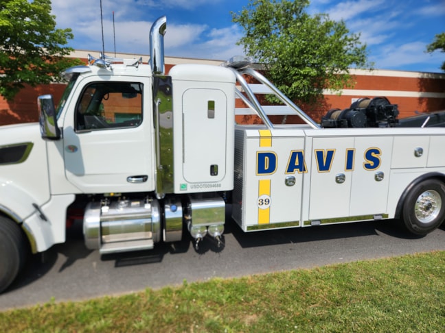 Davis Towing Vehicle Graphics & Lettering