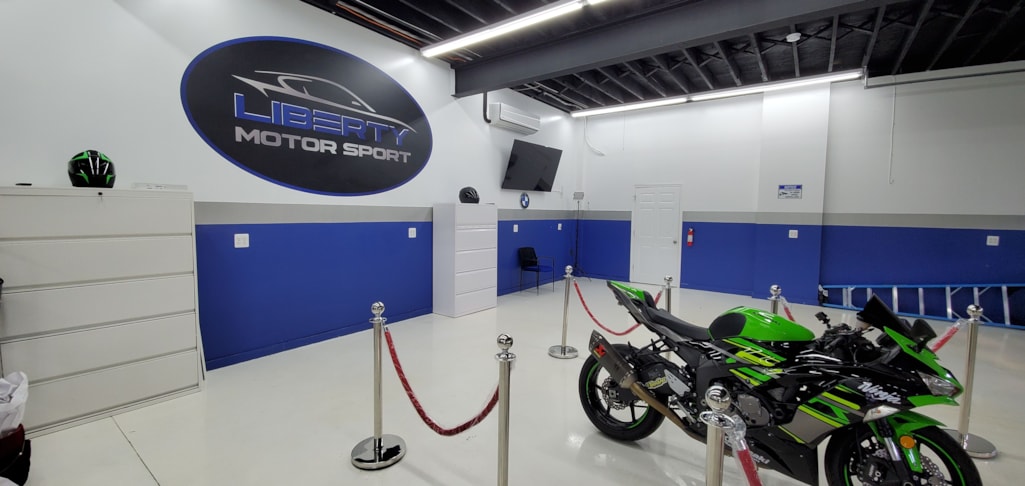 Wall Murals & Graphics