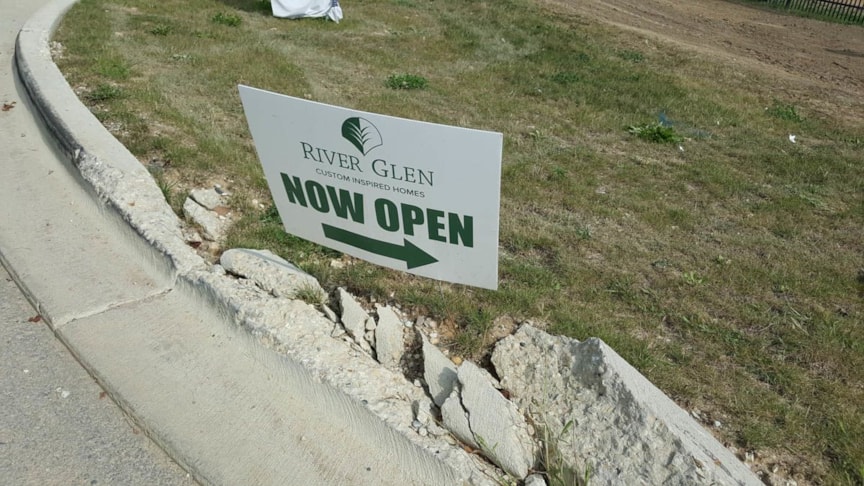 Durable corrugated plastic real estate sign