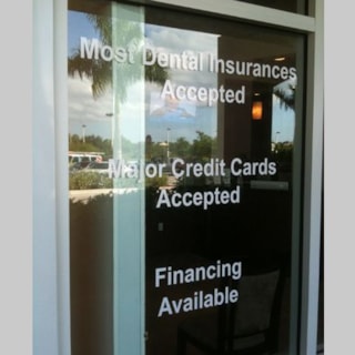 - Image360-bocaraton-window-lettering-dentist-insurance