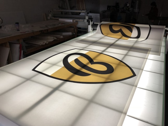Edgelit and Backlit Signs