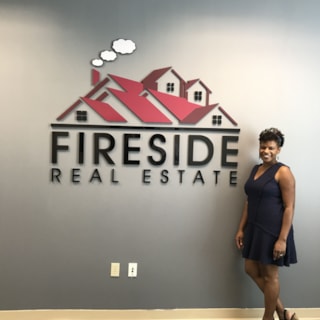 Dimensional acrylic letter and logo